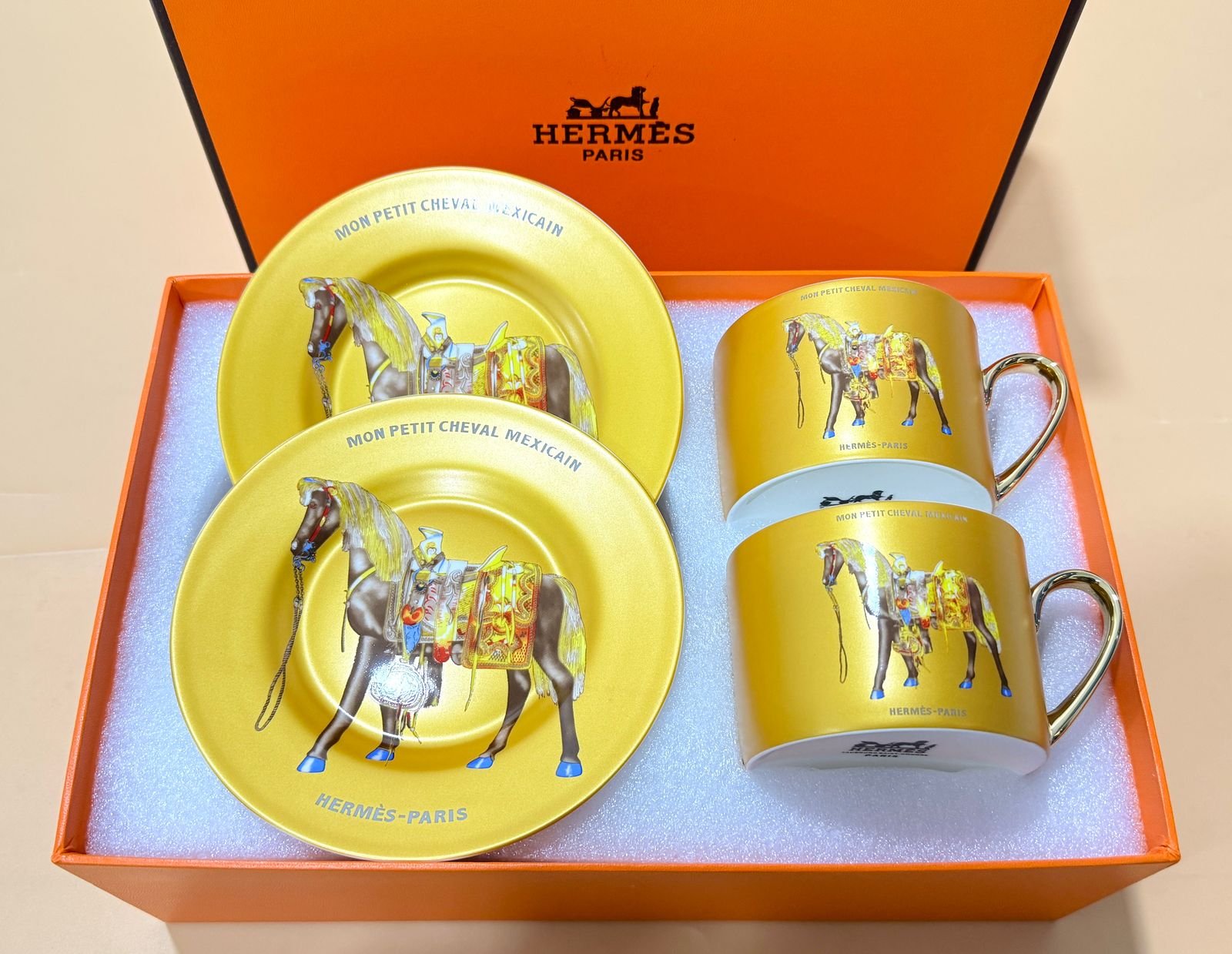 Hermes tea Cups set of two - Golden color